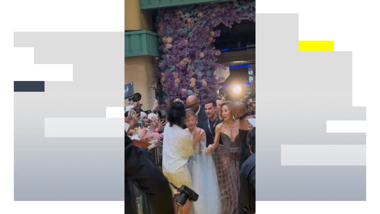 Singapur deporta al fan que se abalanzó sobre Ariana Grande en el estreno de 'Wicked: For Good'