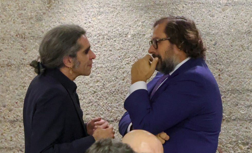 Mario Vaquerizo y Juan Montes, pareja de Sonsoles Onega, charlaron animadamente en los Premios Grandes Talentos 2025 mario vaquerizo y juan montes, pareja de sonsoles onega, charlaron animadamente en los premios grandes talentos 2025