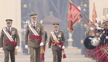 Felipe VI preside en Zaragoza el 40 aniversario de la jura de bandera de sus primeros compañeros en la Academia General Militar