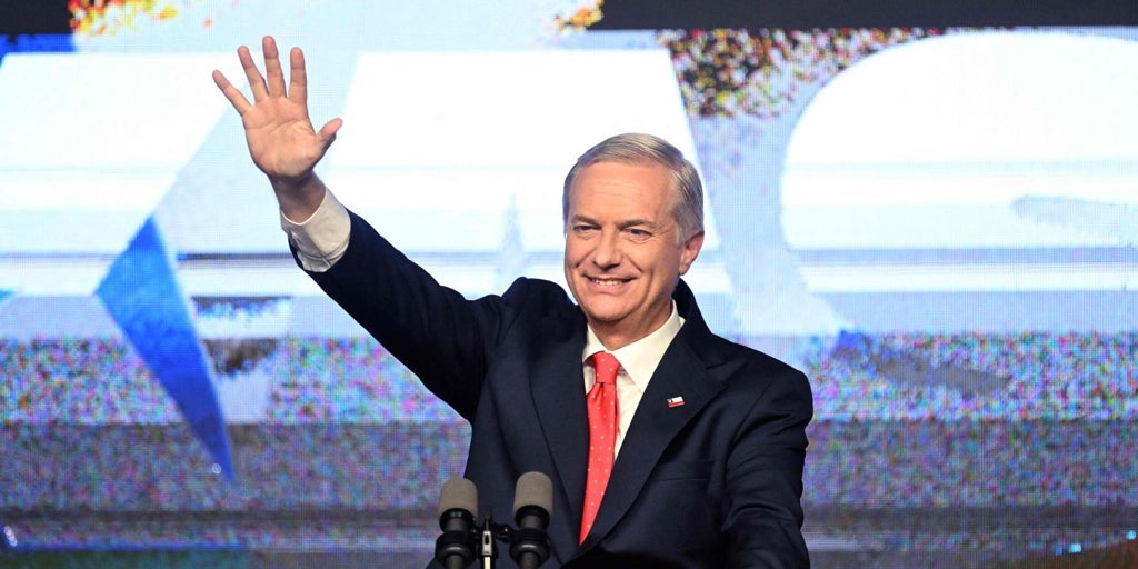 El derechista Kast, favorito en la segunda vuelta electoral en Chile