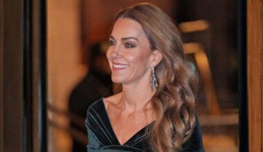 vestido de terciopelo verde y joyas de Isabel II