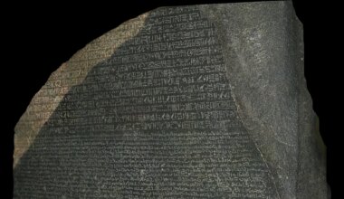 El estreno del nuevo Gran Museo Egipcio aumenta la presión al Reino Unido para que devuelva la Piedra de Rosetta