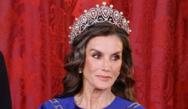 La reina Letizia recibe al Sultán de Omán con una impresionante tiara