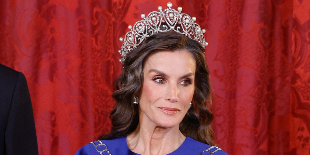 La reina Letizia recibe al Sultán de Omán con una impresionante tiara