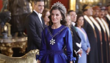 La reina Letizia apuesta por lo seguro con la tiara y el vestido, pero sorprende con un detalle en la cena de gala por la visita de Estado del sultán de Omán
