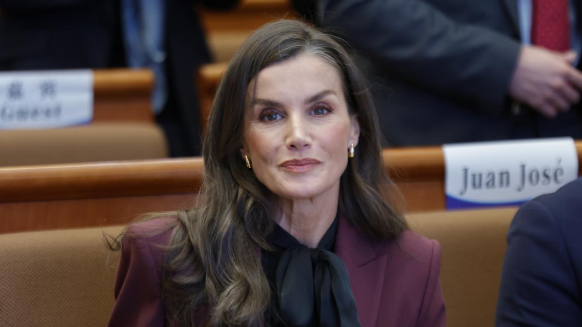 La reina Letizia, testigo del furor en China por el español y una canción de Rosalía tiene mucho que ver
