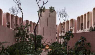 En Tulum, México, una original urbanización con referencias a la Torre de Babel invita a disfrutar de un entorno privilegiado