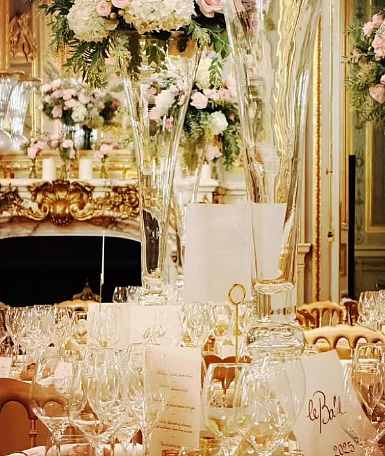 Eulalia de Orleans-Borbón y Almudena Dailly de Orleans hacen brillar sus tiaras en el Baile de Debutantes