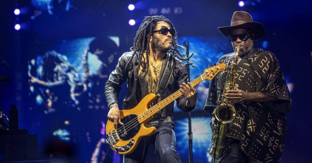 Fan le arranca las rastas a Lenny Kravitz en pleno concierto