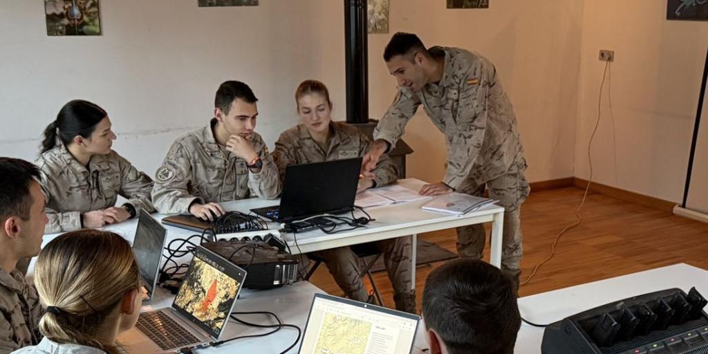 La Princesa Leonor pone en práctica técnicas de supervivencia, evasión y extracción en escenarios hostiles