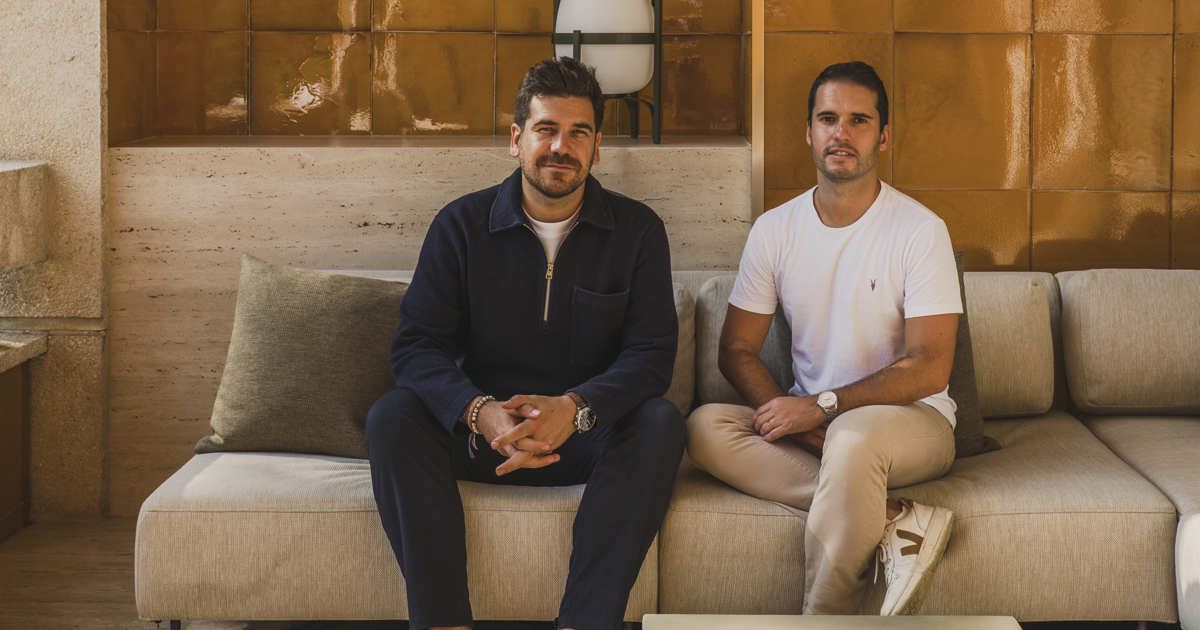 "Construir con color no es solo usarlo; es integrarlo como un material arquitectónico que modela y emociona"