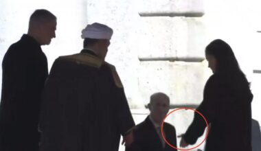 la reina, 'con cierta reserva', acaba cediendo con cortesía