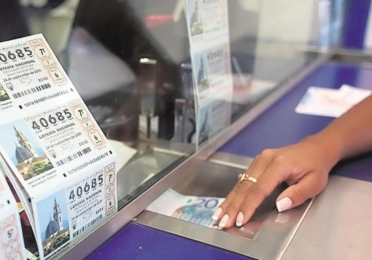 Cae íntegro en Málaga el segundo premio del sorteo extraordinario de la Lotería Nacional de este sábado