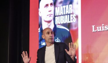 Un tío de Luis Rubiales, detenido tras intentar agredir al expresidente de la RFEF durante la presentación de su libro