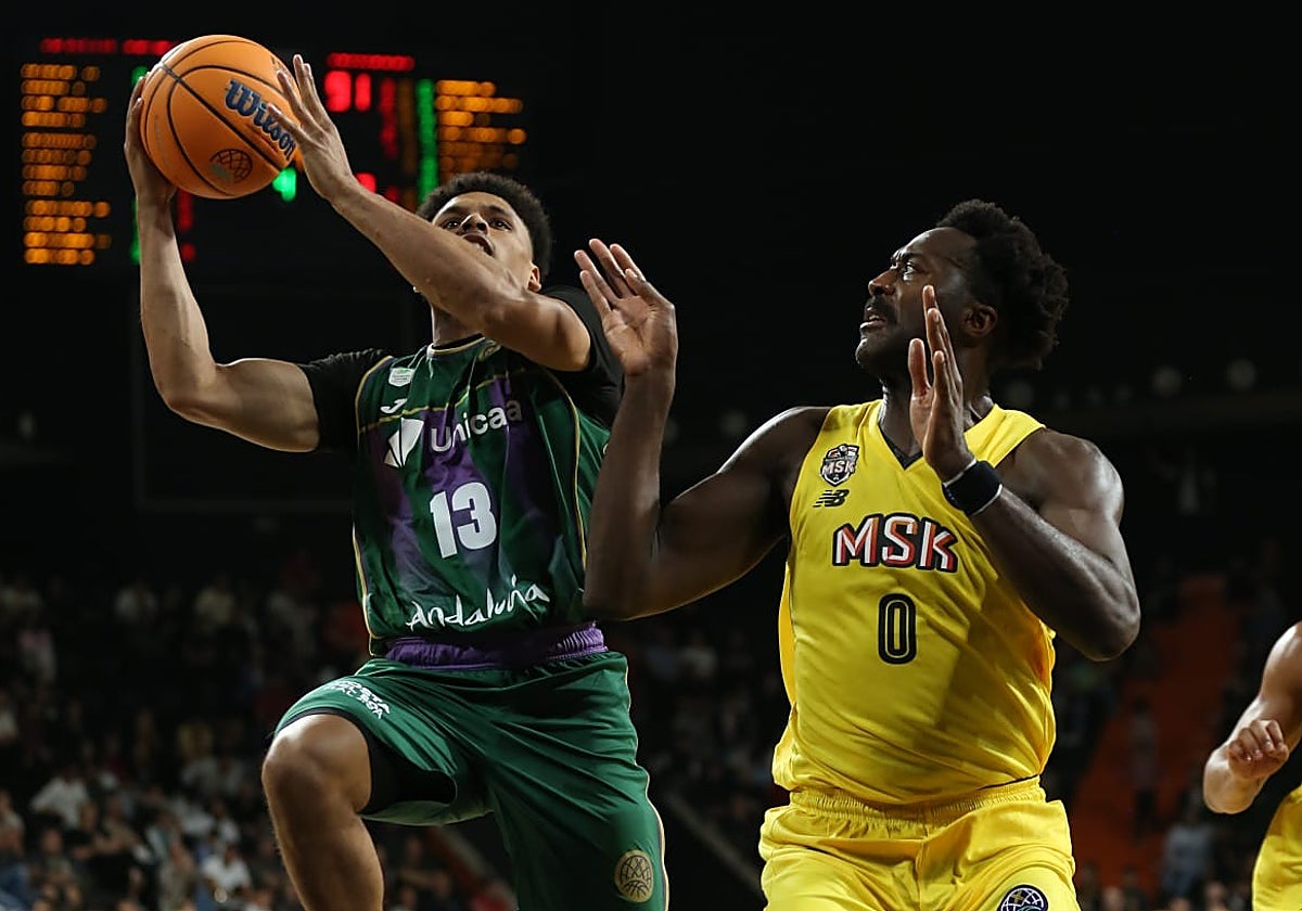 Castañeda tampoco hace méritos en Turquía