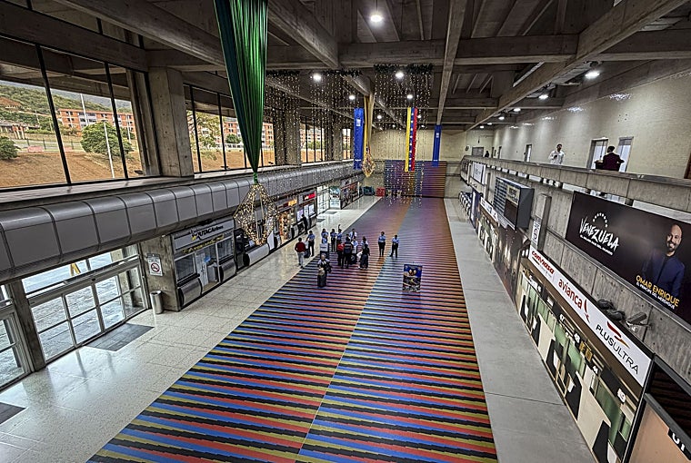 El aeropuerto internacional de Venezuela, desierto tras la la alerta emitida por EE.UU. para «extremar la precaución» al sobrevolar ese país