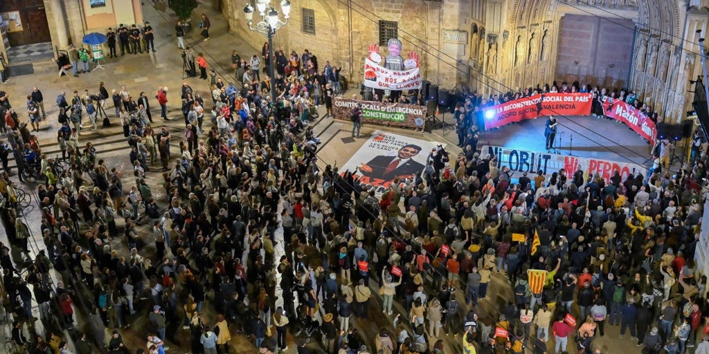 Nueva protesta en la calle contra Mazón a pesar de su dimisión: «Queremos votar»