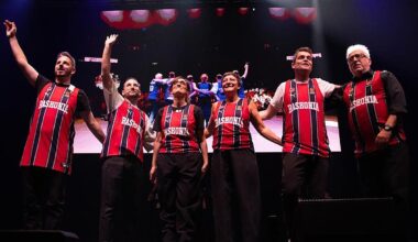Leo Harlem dice adiós a los escenarios en Vitoria: 9.000 voces le cantan 'cumpleaños feliz' y cuelgan su camiseta del techo del Buesa Arena