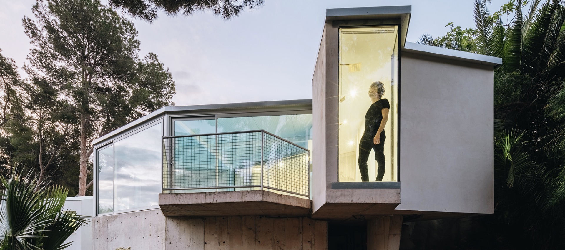 Flotando sobre la superficie. «Casa PB16» por ESPECIE arquitectura