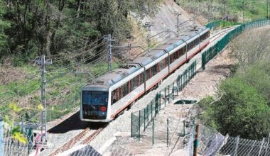 El metro recupera el servicio entre Urduliz y Plentzia tras la caída de un árbol