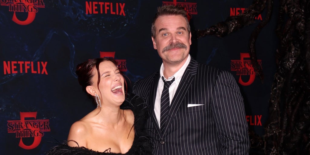Millie Bobby Brown y David Harbour sellan la paz tras la polémica en 'Stranger Things'