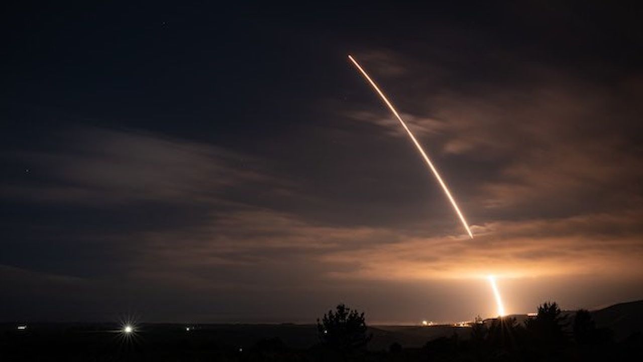 Estados Unidos prueba un misil balístico intercontinental tras el anuncio de Trump de retomar los ensayos nucleares