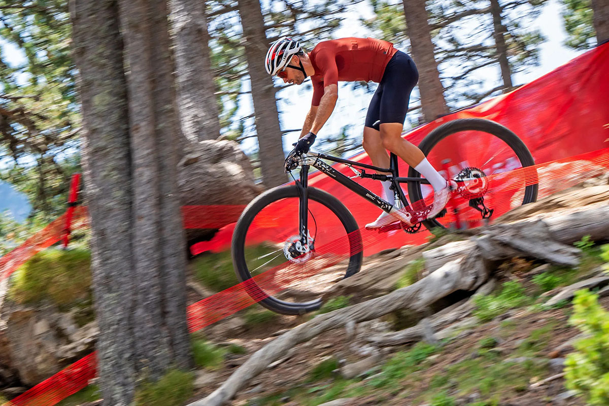 La UCI no aprueba las ruedas de 32", sino que no las prohíbe