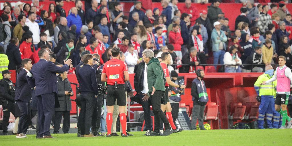 El acta de Munuera Montero relata la advertencia de suspensión del derbi Sevilla