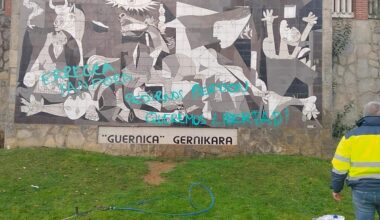 Vandalizan el mural del Guernica horas antes de los actos institucionales