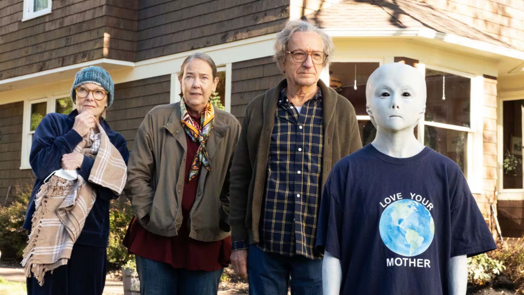 así es 'Jules', la película más disparatada de Netflix