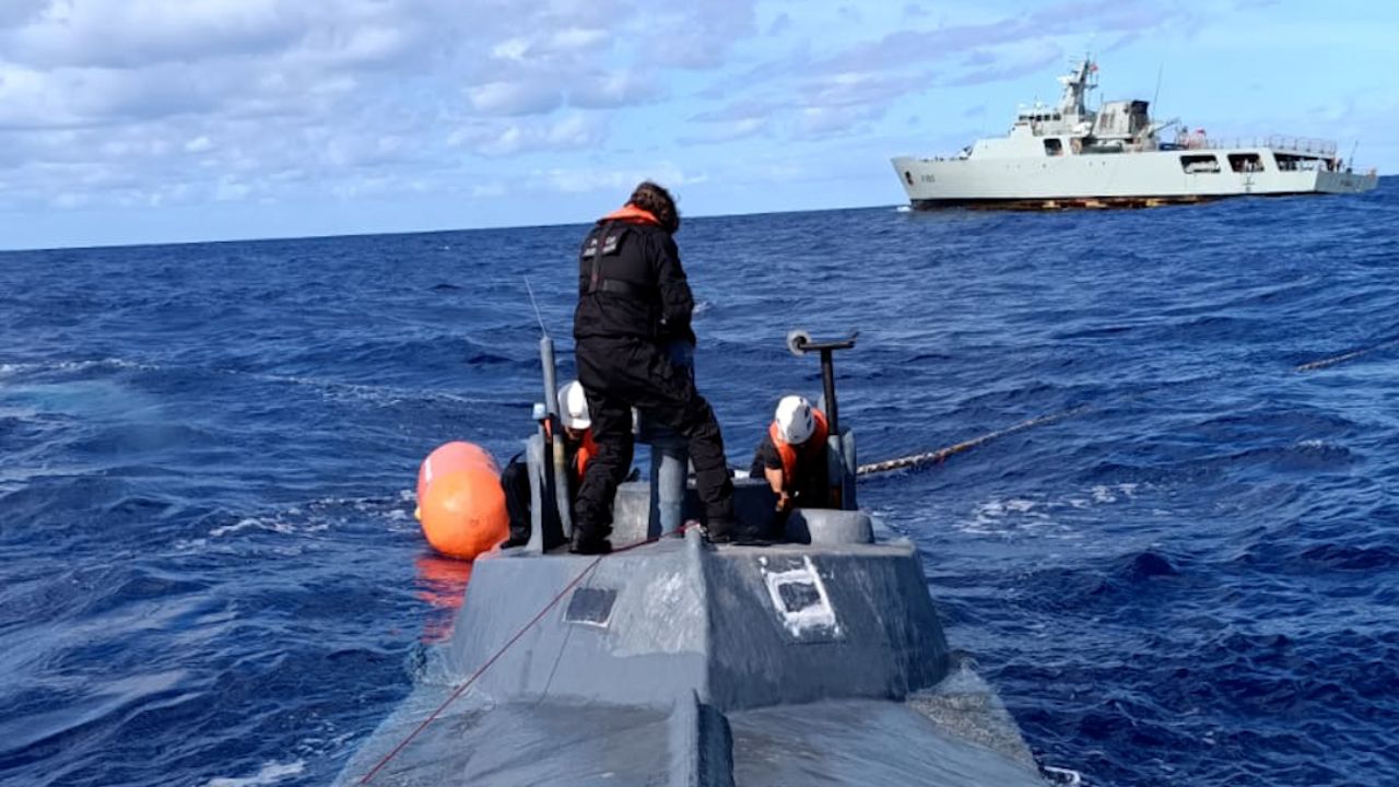 El narcosubmarino abordado por Portugal zarpó desde Venezuela y la coca iban a recogerla españoles - La Voz de Galicia