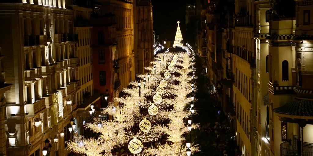 Sevilla se ilumina por Navidad con un espectáculo emotivo en la avenida de la Constitución - ABC