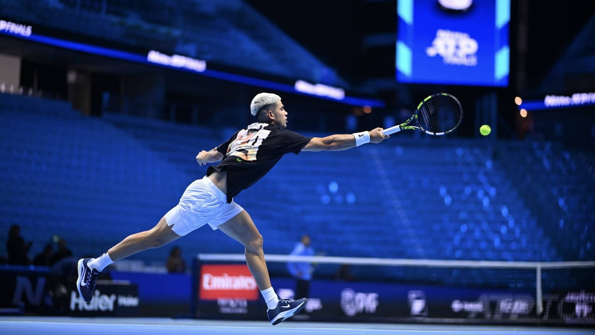 Carlos Alcaraz, durante un entrenamiento en Turín.