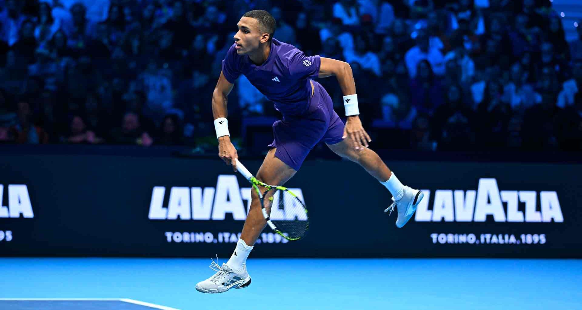 Felix Auger-Aliassime firma su primera victoria y sigue vivo en Turín | ATP Tour