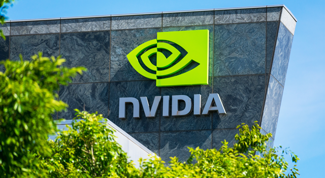 Las acciones de Nvidia suben 5% en el premarket mientras analistas descartan temores de burbuja en IA