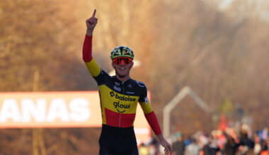 Thibau Nys arranca la Copa del Mundo con una exhibición en Tábor