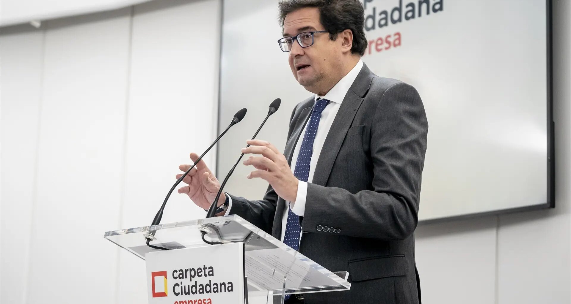 El Gobierno se compromete a revisar la tasa de reposición de las plantillas de la Administración y a agilizar las oposiciones y la promoción interna