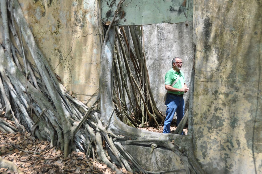 Gerardo Criales en las ruinas de Armero