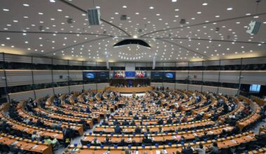 Los populares europeos ganan una votación estratégica en la UE gracias al apoyo de la extrema derecha