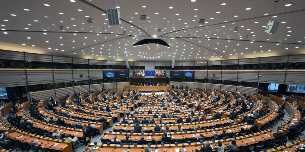 Los populares europeos ganan una votación estratégica en la UE gracias al apoyo de la extrema derecha