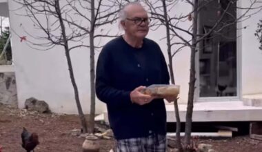 la imagen viral del periodista dos años después de jubilarse