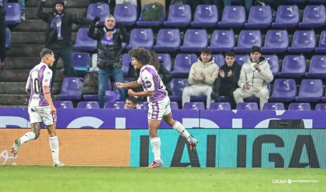 Peter Federico celebra su gol ante el Málaga.