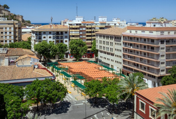Plaza María Hervás en el Centro Histórico de Dénia, Comunidad Valenciana / DVCH DeVillarCHacon - Fotografía exterior