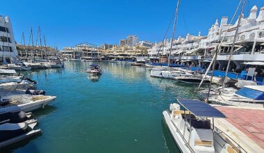 Hallan el cadáver de un hombre de 57 años flotando en Puerto Marina