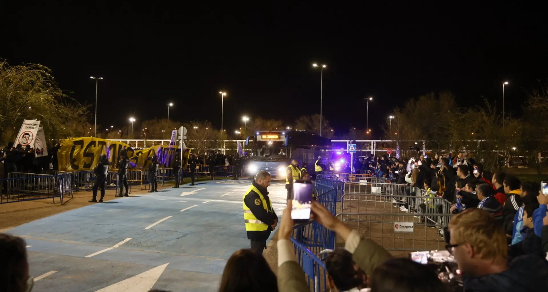 Un menor resulta herido en la manifestación previa al Real Zaragoza-Deportivo - heraldo.es