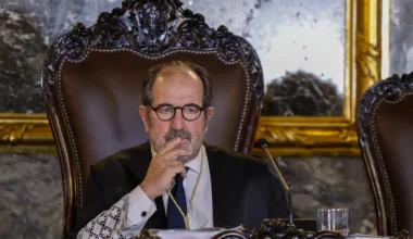 Los Comunes presentan una querella contra el magistrado Arrieta