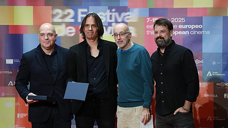 Rafael Cobos recoge el premio ASECAN al mejor guion de largometrajes por 'Golpes'