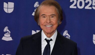 Raphael "promete volver" tras su homenaje como Persona del Año en los Latin Grammy 2025 - Libertad Digital