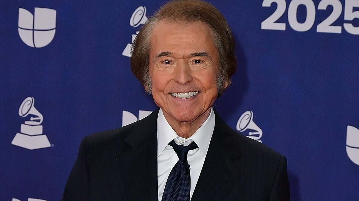 Raphael "promete volver" tras su homenaje como Persona del Año en los Latin Grammy 2025 - Libertad Digital