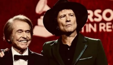 El conmovedor discurso de Bunbury a Raphael en los Latin Grammy: "Sus logros parecen imposibles"